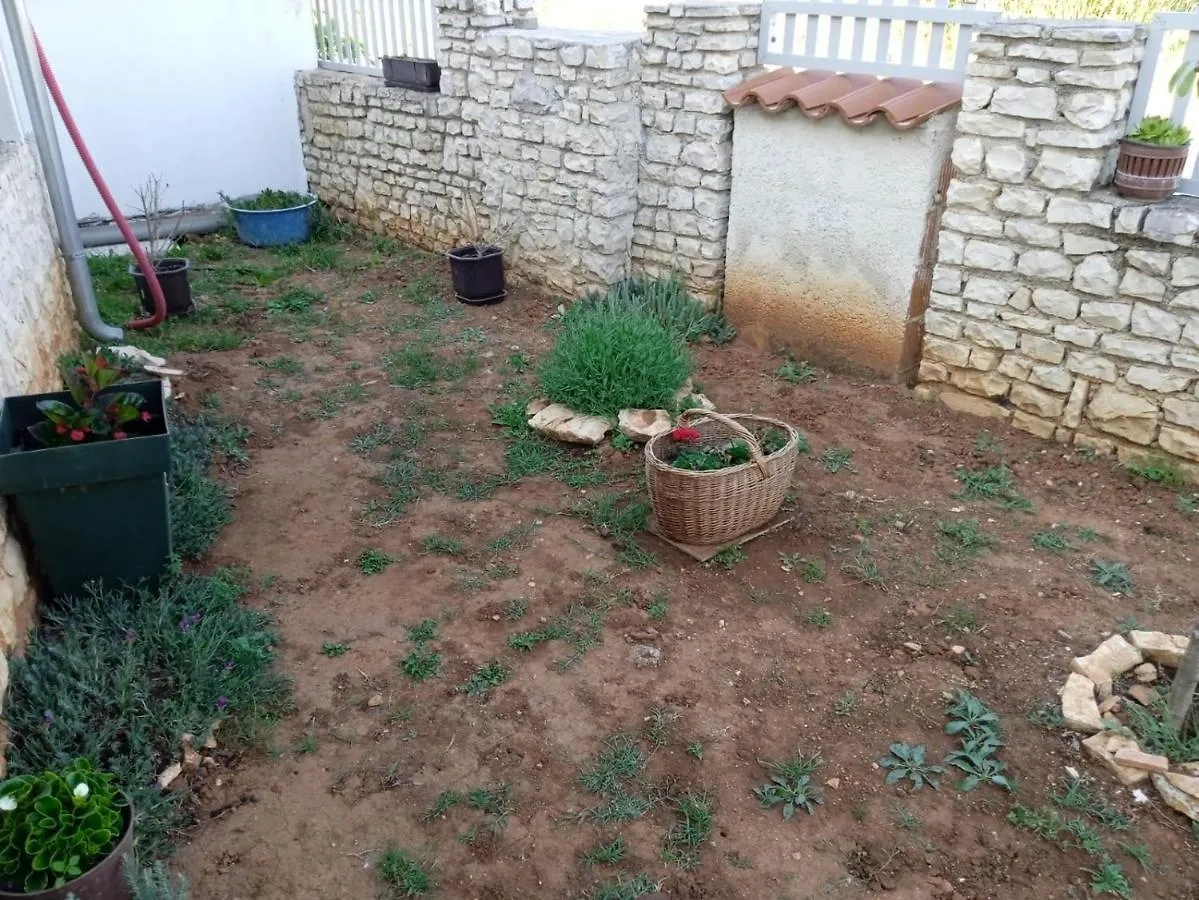 Apartman Josipa Peroj 0*,  Croatia